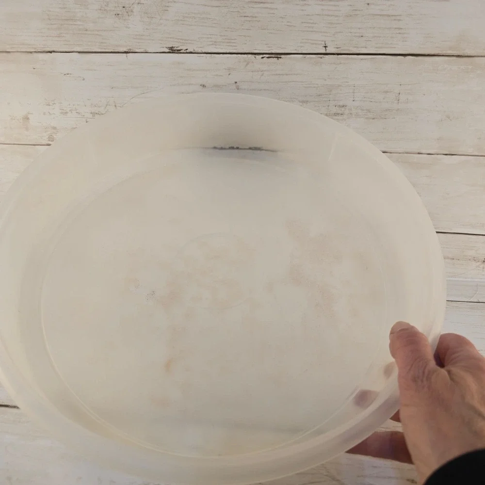 Tupperware vintage round